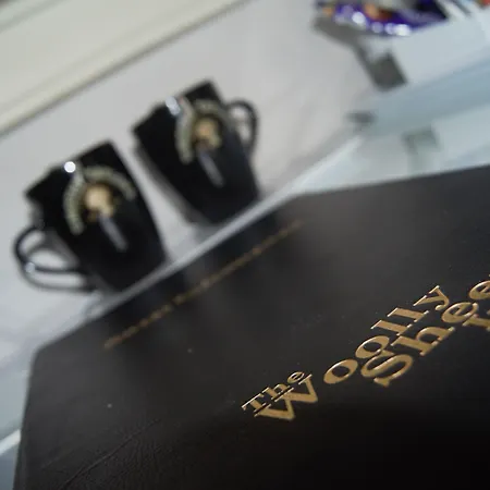 אורחן The Woolly Sheep