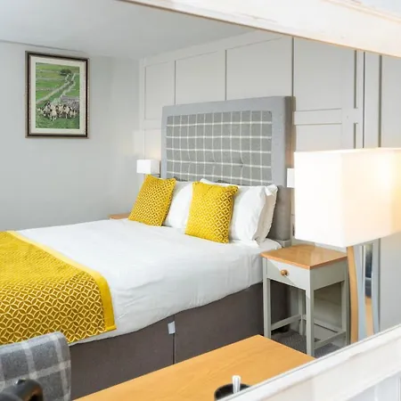 The Woolly Sheep Скиптон